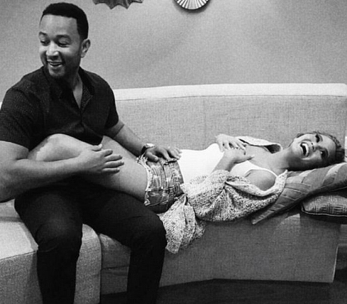 Chrissy Teigen : Επιτέλους έγκυος! Σε πελάγη ευτυχίας με τον John Legend