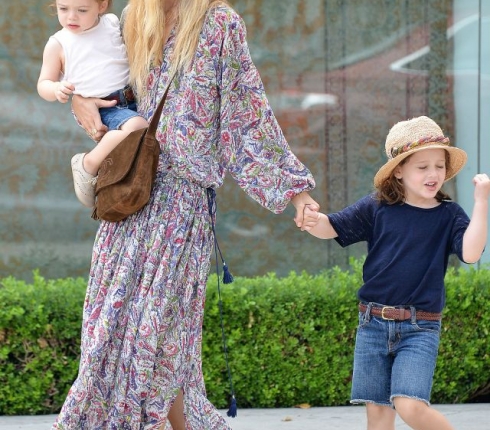 Rachel Zoe : Η διάσημη στιλίστρια με mommy style που θα αντιγράψουμε