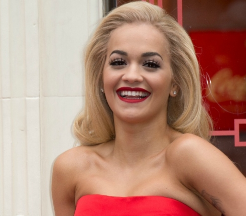Αυθεντικό vintage μακιγιάζ από την Rita Ora