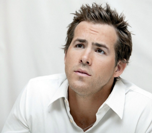 Ryan Reynolds: Χωρίς μπλουζάκι δεν είναι καθόλου μα καθόλου βαρετός