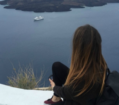 Σκέφτεσαι διακοπές στη Σαντορίνη; Που να πας και να το παίξεις έξυπνη στην παρέα!