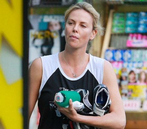 Charlize Theron:Εθεάθη πρώτη φορά μετά το χωρισμό της!