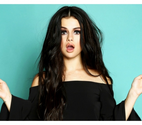 Selena Gomez: Σιγά που δεν θα έβγαζε κι αυτή καλλυντικά με τη Mac! 