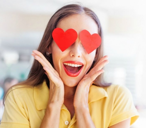 Αν έχεις τρέλα με τα emoji τότε θα λατρέψεις αυτά τα μανικιούρ