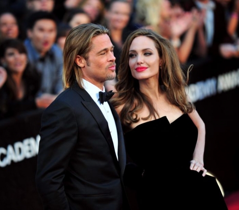 H Angelina προσπαθεί να πείσει τον Brad Pitt να παίξει στη νέα της ταινία