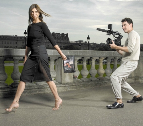 Carine Roitfeld: Ο θρύλος της μόδας σου δείχνει πως κατακτάς τον κόσμο με το γοβάκι σου!