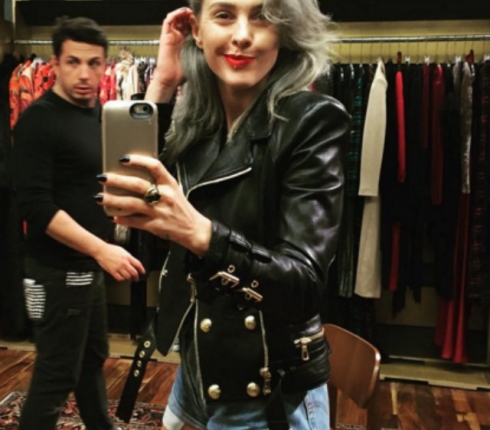 Street style : H Τάμτα με rock-chic look που εντυπωσιάζει