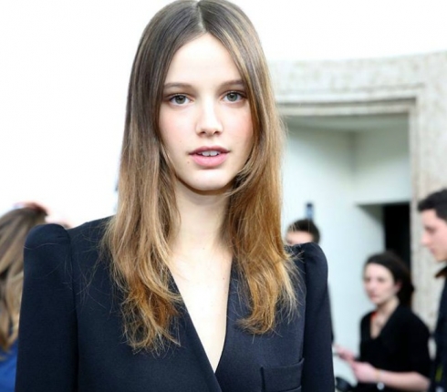  Fashion Week: Μια ματιά στα backstage των παριζιάνικων catwalk