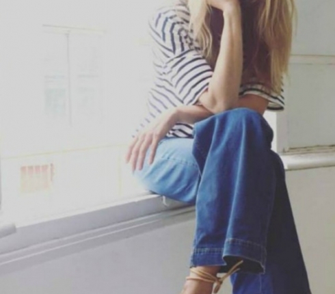 Get the look : Η Βίκυ Καγιά δοκιμάζει navy style και μας αρέσει πολύ!