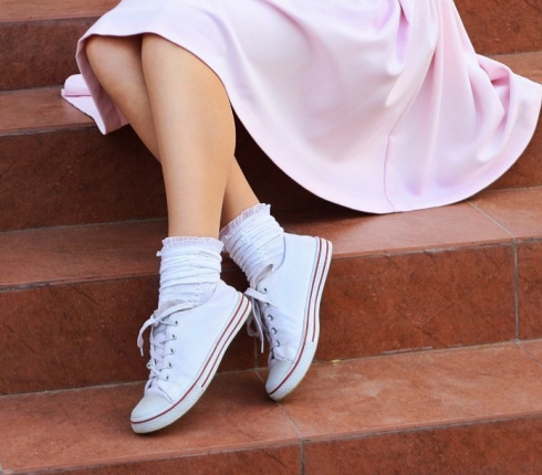 Λευκά sneakers : 9 tip για να τα κρατήσεις καθαρά σαν καινούργια
