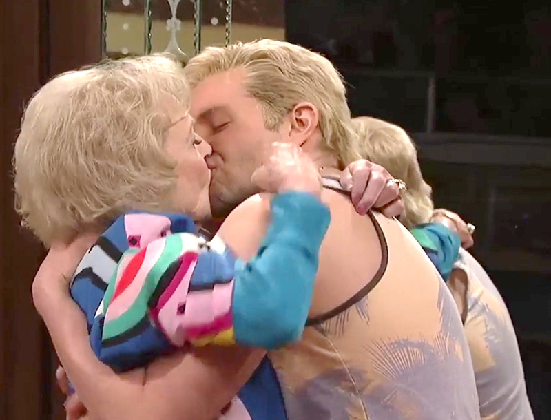 Υπάρχει ελπίδα! Ο Bradley Cooper φιλιέται με την 93χρονη Betty White Υπάρχει ελπίδα! Ο Bradley Cooper φιλιέται με την 93χρονη Betty White
