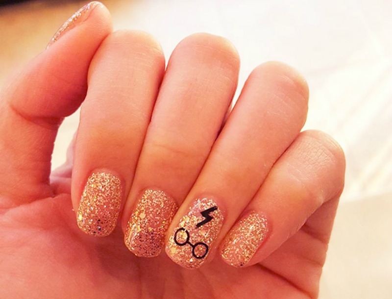 Magic Nails: Νύχια εμπνευσμένα από τον... κόσμο του μυστηρίου Magic Nails: Νύχια εμπνευσμένα από τον... κόσμο του μυστηρίου