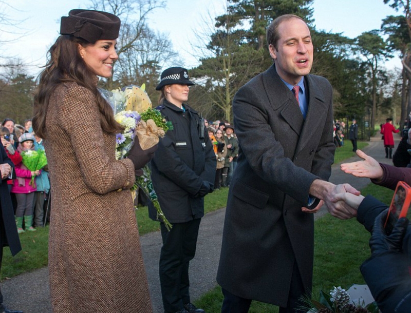 Kate- William: Χριστούγεννα στους γονείς της χωρίς την Βασίλισσα Kate- William: Χριστούγεννα στους γονείς της χωρίς την Βασίλισσα