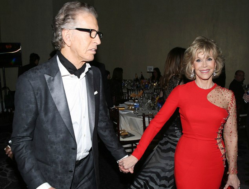 Πανικός στα Golden Globes: Λιποθύμησε ο σύντροφος της Jane Fonda Πανικός στα Golden Globes: Λιποθύμησε ο σύντροφος της Jane Fonda