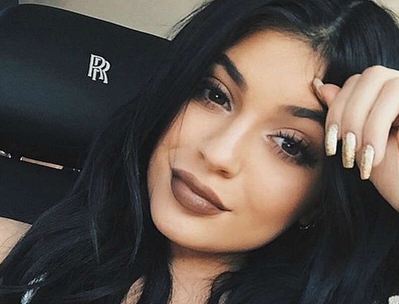 Coffin nails: Τα νύχια της Kylie Jenner είναι το απόλυτο trend Coffin nails: Τα νύχια της Kylie Jenner είναι το απόλυτο trend