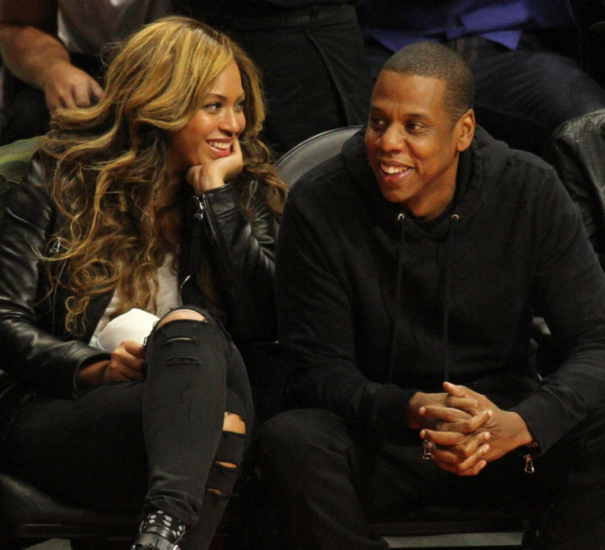 Beyonce- Jay Z: Δεν σταμάτησαν να γελάνε σε αγώνα μπάσκετ στο Los Angeles Beyonce- Jay Z: Δεν σταμάτησαν να γελάνε σε αγώνα μπάσκετ στο Los Angeles