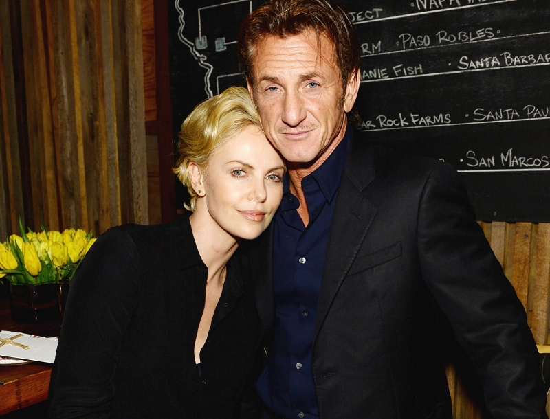 Ο Sean Penn θέλει να παντρευτεί την Charlize Theron! Τι αποκάλυψε για την σχέση τους Ο Sean Penn θέλει να παντρευτεί την Charlize Theron! Τι αποκάλυψε για την σχέση τους