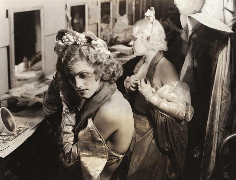 Τι γινόταν στα αυθεντικά burlesque shows του 1930; Τι γινόταν στα αυθεντικά burlesque shows του 1930;
