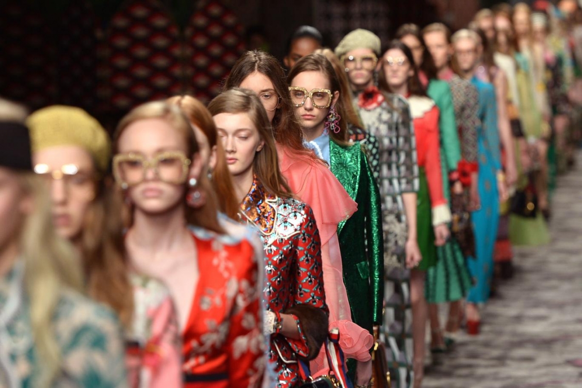 Milan fashion week: Λάμψη, χρώμα και geek-chic πολυτέλεια από τον Οίκο Gucci! Milan fashion week: Λάμψη, χρώμα και geek-chic πολυτέλεια από τον Οίκο Gucci!
