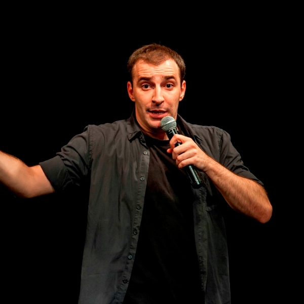 Ο Γιώργος Χατζηπαύλου κάνει stand - up κωμωδία για τη Unicef Ο Γιώργος Χατζηπαύλου κάνει stand - up κωμωδία για τη Unicef