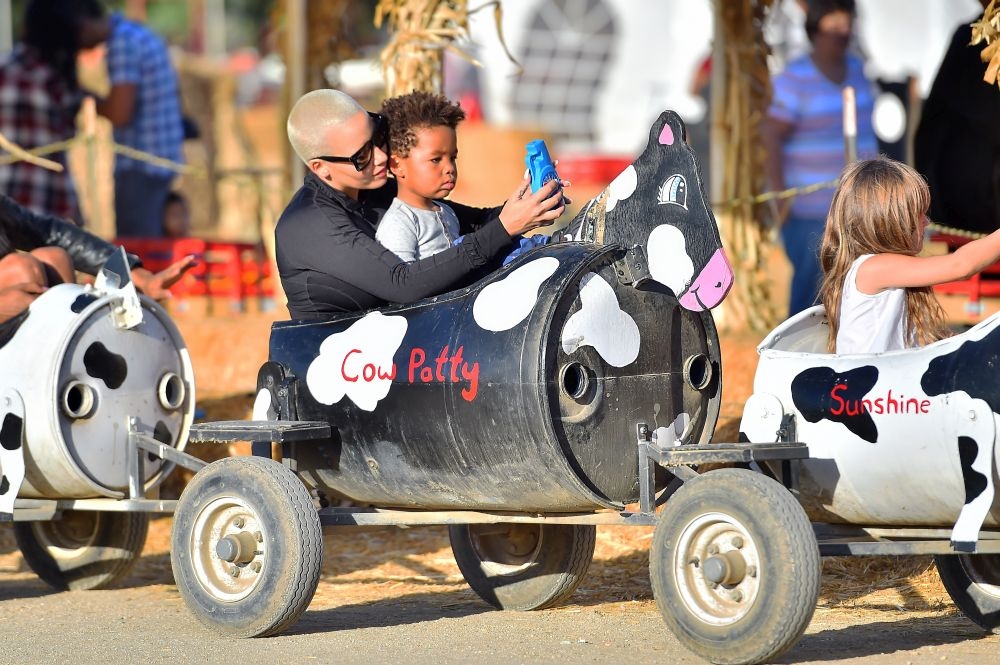 H Amber Rose και το τρενάκι H Amber Rose και το τρενάκι