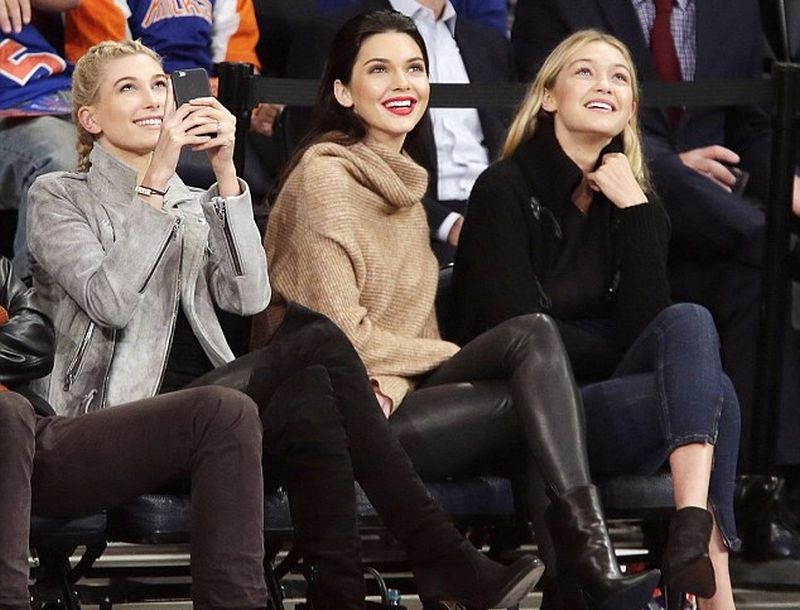 Στυλάτη και στο παρκέ η Kendall Jenner Στυλάτη και στο παρκέ η Kendall Jenner