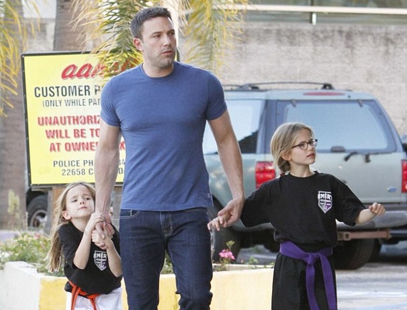 Ben Affleck: Διάλεξε το δώρο του Αγίου Βαλεντίνου με βοηθούς τις κόρες του! Ben Affleck: Διάλεξε το δώρο του Αγίου Βαλεντίνου με βοηθούς τις κόρες του!