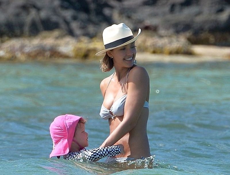 Jessica Alba: Οικογενειακές διακοπές στην Καραϊβική