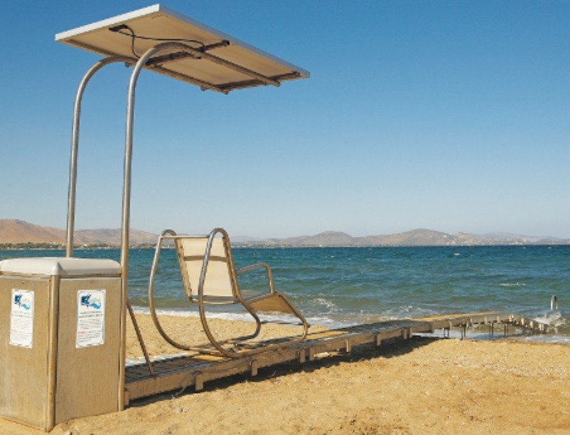 Τοποθετήθηκαν ράμπες αναπήρων σε δύο παραλίες της Αττικής Τοποθετήθηκαν ράμπες αναπήρων σε δύο παραλίες της Αττικής