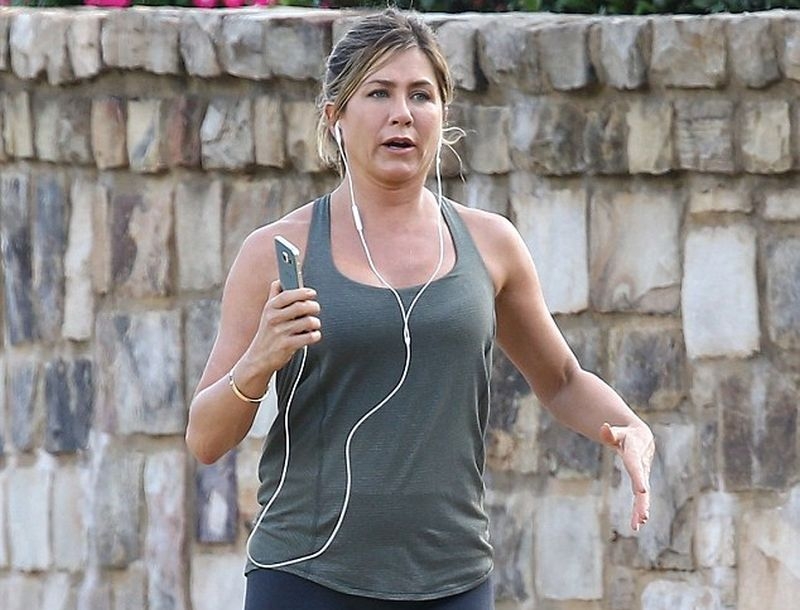 Jennifer Aniston : Πάχυνε στο ταξίδι του μέλιτος! Jennifer Aniston : Πάχυνε στο ταξίδι του μέλιτος!