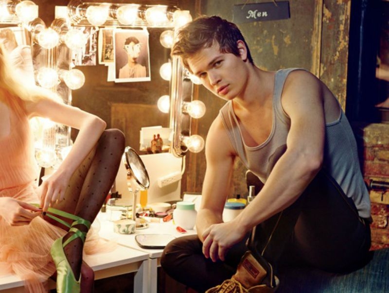Απίστευτος! Ο Ansel Elgort χορεύει όλα τα είδη μουσικής για την Teen Vogue Απίστευτος! Ο Ansel Elgort χορεύει όλα τα είδη μουσικής για την Teen Vogue