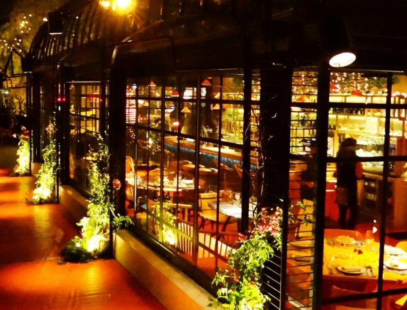 Artisanal Lounge and Gardens: Μία αριστοκρατική οικία μεταμορφώθηκε σε bar - restaurant Artisanal Lounge and Gardens: Μία αριστοκρατική οικία μεταμορφώθηκε σε bar - restaurant