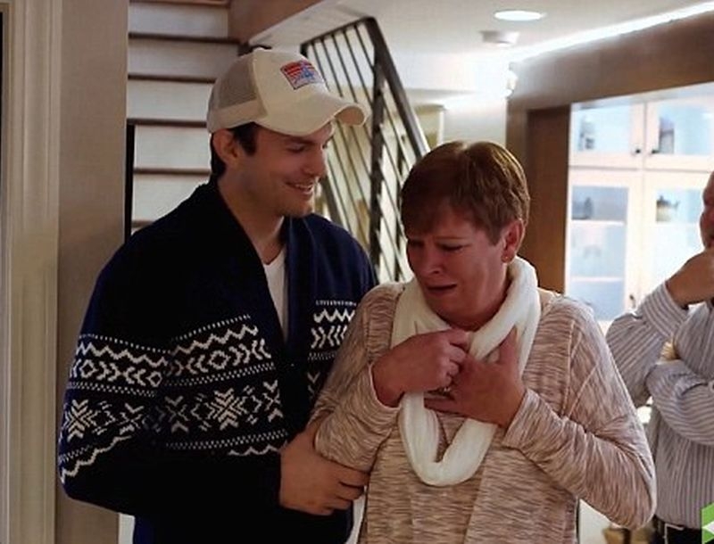 Ashton Kutcher: Έφτιαξε από την αρχή το σπίτι της μητέρας του για δώρο! Ashton Kutcher: Έφτιαξε από την αρχή το σπίτι της μητέρας του για δώρο!