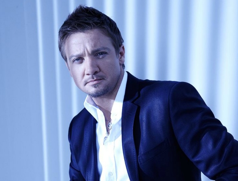 Jeremy Renner: Είναι τελικά gay; Jeremy Renner: Είναι τελικά gay;