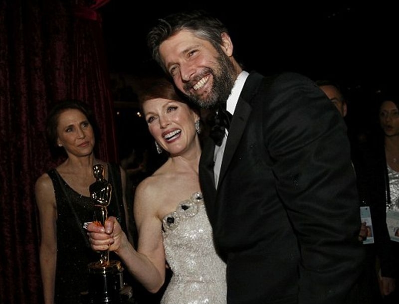 Bart Freundlich: Ο άντρας πίσω από την οσκαρική Julianne Moore Bart Freundlich: Ο άντρας πίσω από την οσκαρική Julianne Moore
