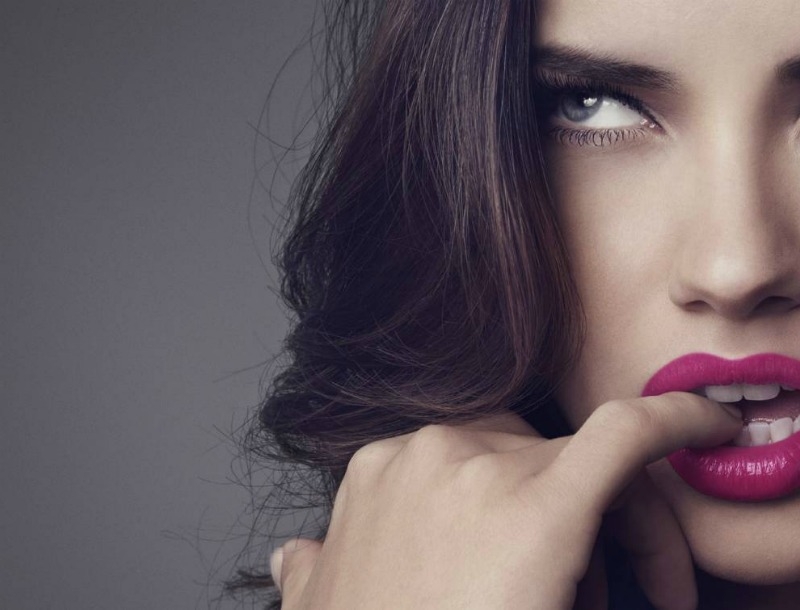 Lipstick Alert! Τα πιο ωραία κραγιόν είναι εδώ Lipstick Alert! Τα πιο ωραία κραγιόν είναι εδώ