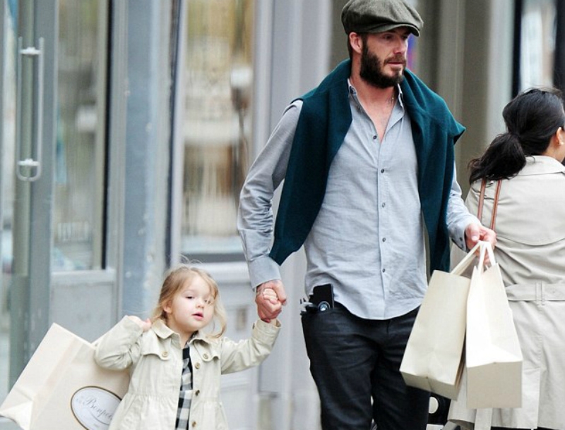 David Beckham: Για ψώνια με την 3χρονη κόρη του! Δες πόσο πολύ μεγάλωσε David Beckham: Για ψώνια με την 3χρονη κόρη του! Δες πόσο πολύ μεγάλωσε