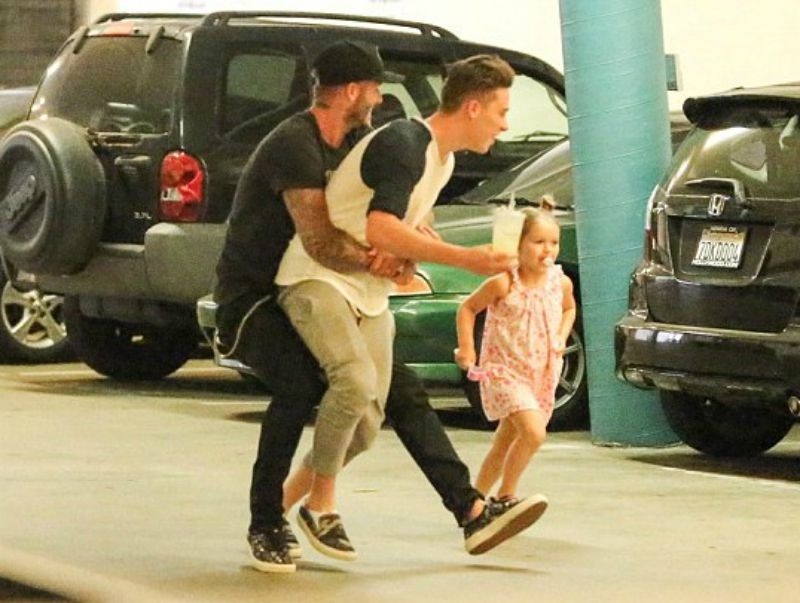 Daddy cool! Μήπως θέλεις να γίνεις παιδί του David Beckham; Daddy cool! Μήπως θέλεις να γίνεις παιδί του David Beckham;