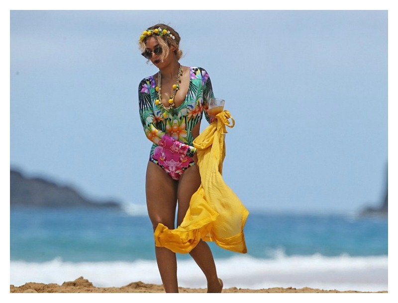 Style Alert: Τι φοράει η Beyonce όταν πηγαίνει για διακοπές στη Χαβάη! Style Alert: Τι φοράει η Beyonce όταν πηγαίνει για διακοπές στη Χαβάη!