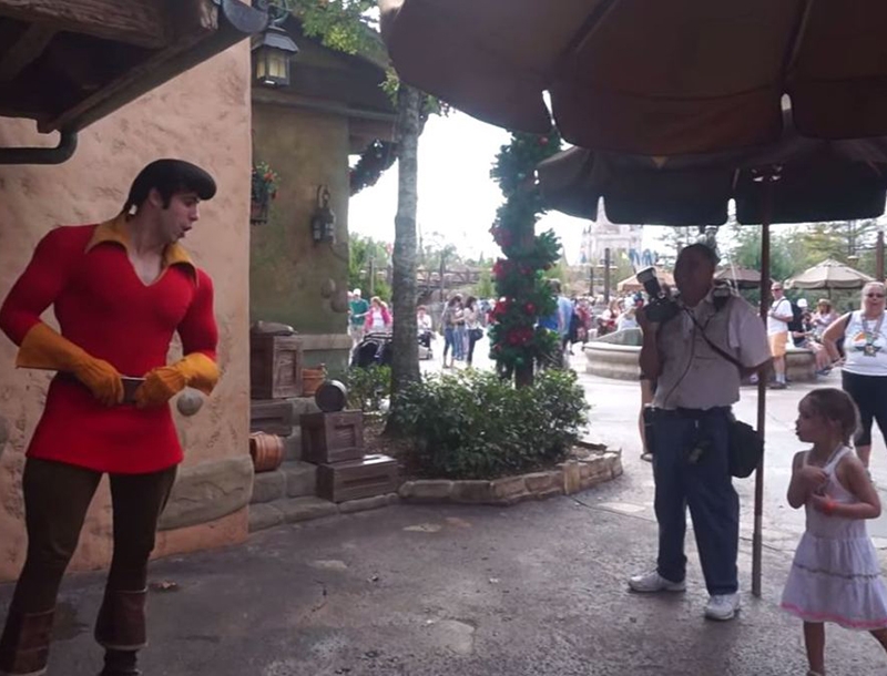 Ο Γκαστόν της Disney World που έγινε viral Ο Γκαστόν της Disney World που έγινε viral