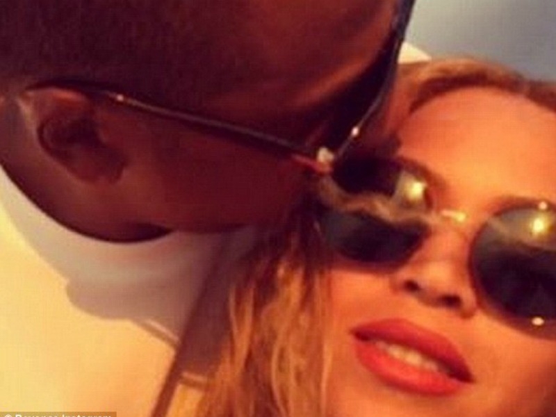 Beyonce και Jay Z: Κάνουν ειδυλλιακές διακοπές crazy in love! Beyonce και Jay Z: Κάνουν ειδυλλιακές διακοπές crazy in love!