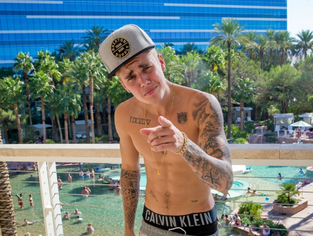 O Justin Bieber στη Σαντορίνη! (Photos) - Κεντρική Εικόνα O Justin Bieber στη Σαντορίνη! (Photos) - Κεντρική Εικόνα