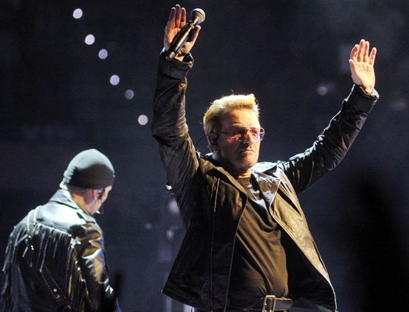 Bono : Αφιέρωσε το In The Name Of Love στον Aylan Kurdi Bono : Αφιέρωσε το In The Name Of Love στον Aylan Kurdi