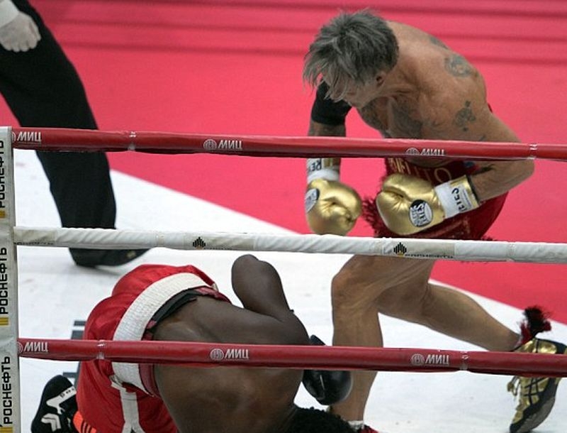 Boxer; O Mickey Rourke νίκησε... άστεγο! Boxer; O Mickey Rourke νίκησε... άστεγο!