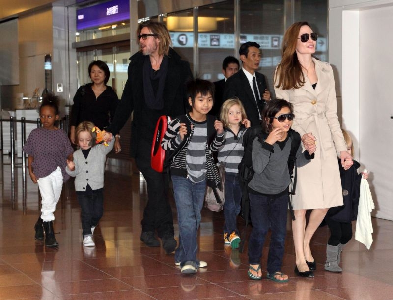 Brad Pitt- Angelina Jolie: Υιοθετούν και έβδομο παιδί! Brad Pitt- Angelina Jolie: Υιοθετούν και έβδομο παιδί!