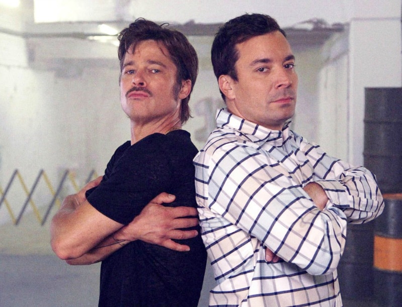 Ο Jimmy Fallon βάζει τον Brad Pitt να του χορέψει breakdance Ο Jimmy Fallon βάζει τον Brad Pitt να του χορέψει breakdance
