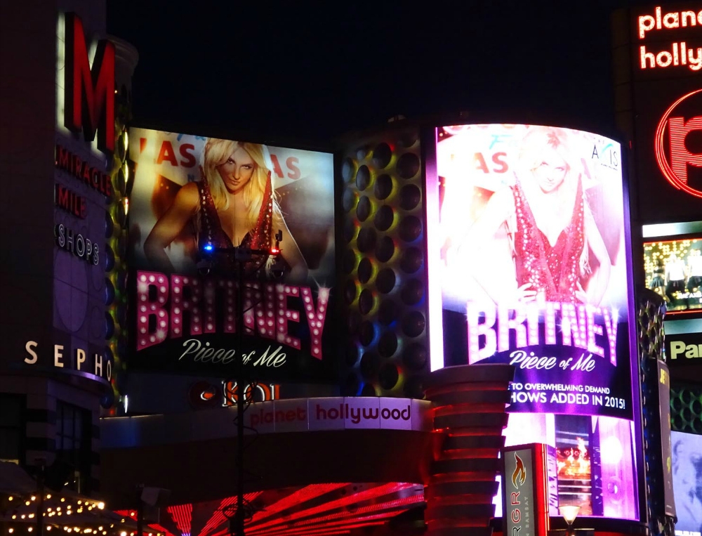 Britney Spears: Όλο το Las Vegas γέμισε με αφίσες της Britney Spears: Όλο το Las Vegas γέμισε με αφίσες της
