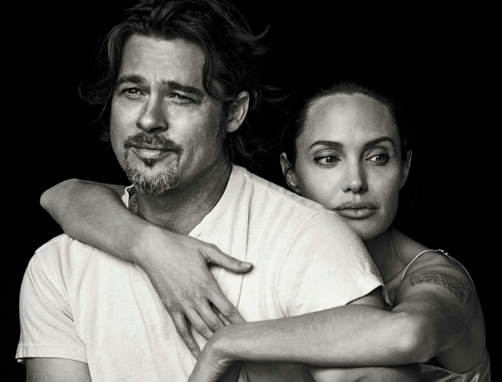 Στο κρεβάτι με τον Brad Pitt και την Angelina Jolie Στο κρεβάτι με τον Brad Pitt και την Angelina Jolie