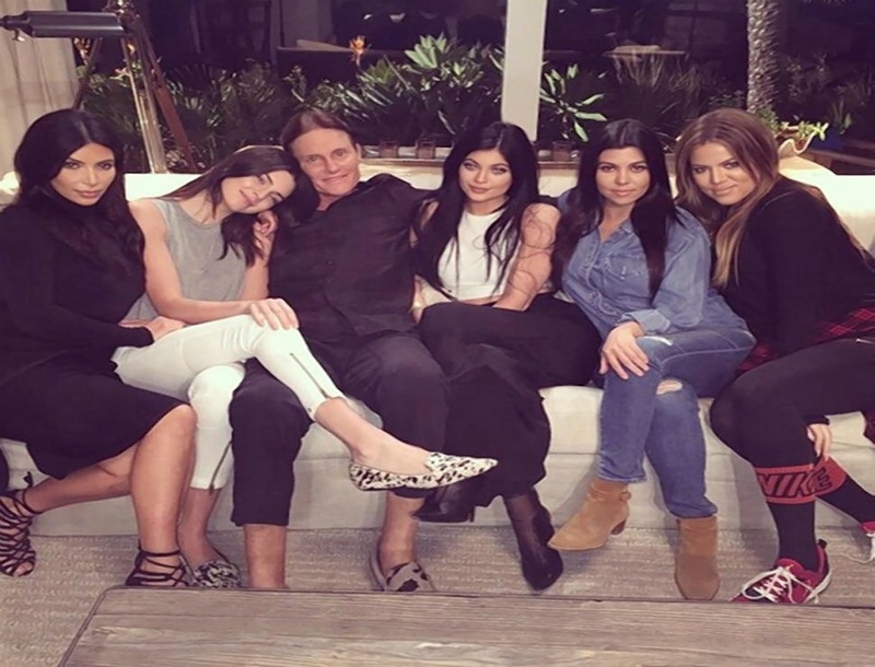 Αδελφές Kardashian: Το σκι στη Μοντάνα κατέληξε σε τροχαίο ατύχημα Αδελφές Kardashian: Το σκι στη Μοντάνα κατέληξε σε τροχαίο ατύχημα