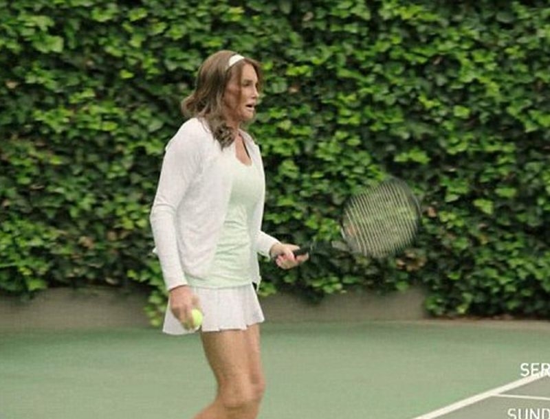 Caitlyn Jenner: Παίζει τένις και καταλαβαίνει τις γυναικείες δυσκολίες! Caitlyn Jenner: Παίζει τένις και καταλαβαίνει τις γυναικείες δυσκολίες!